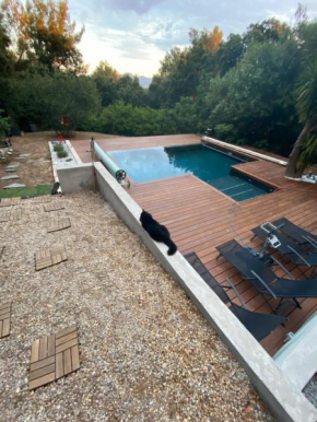 Bas de villa avec piscine, 7km de la plage